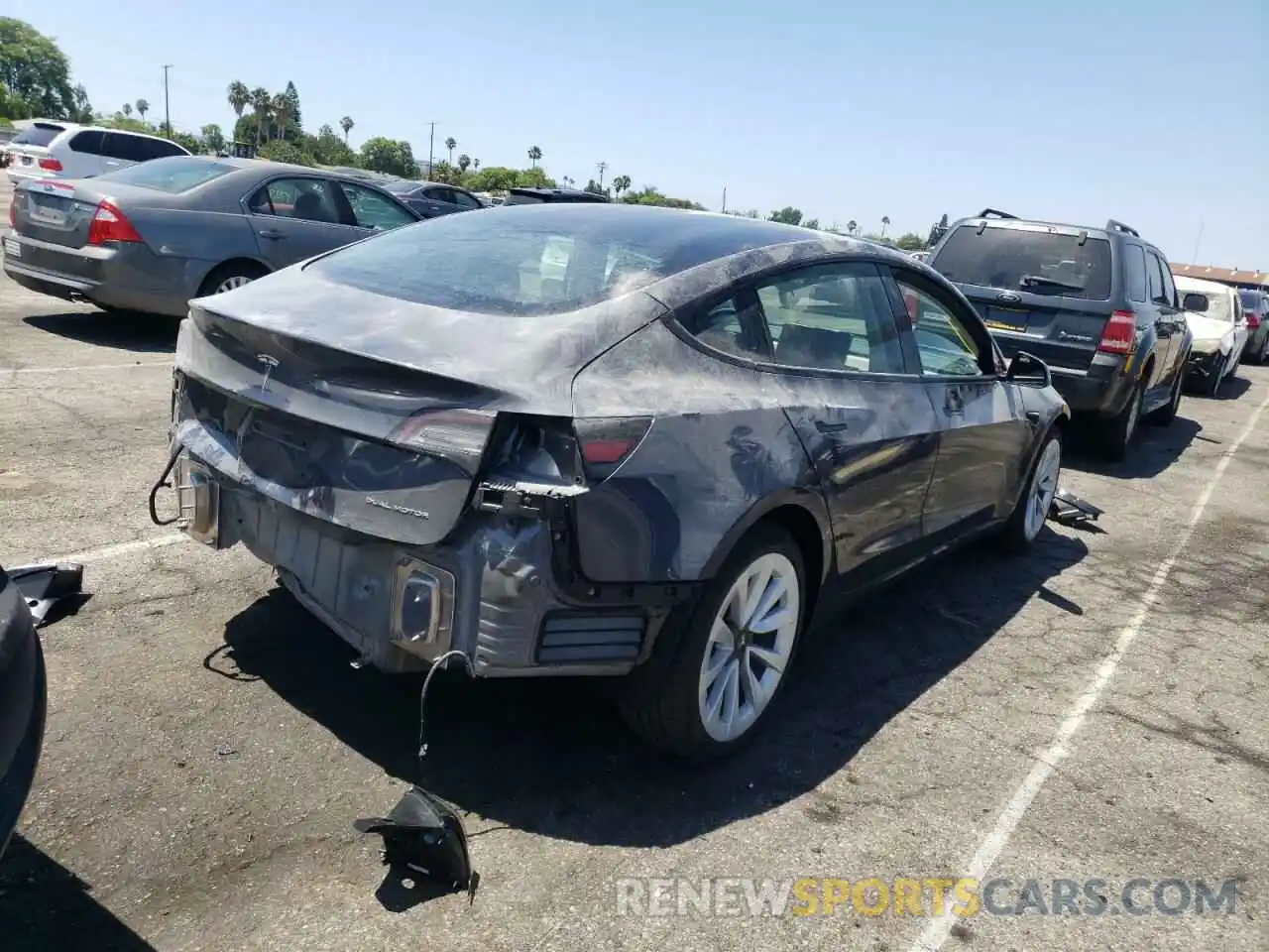 4 Photograph of a damaged car 5YJ3E1EB7NF142787 TESLA MODEL 3 2022