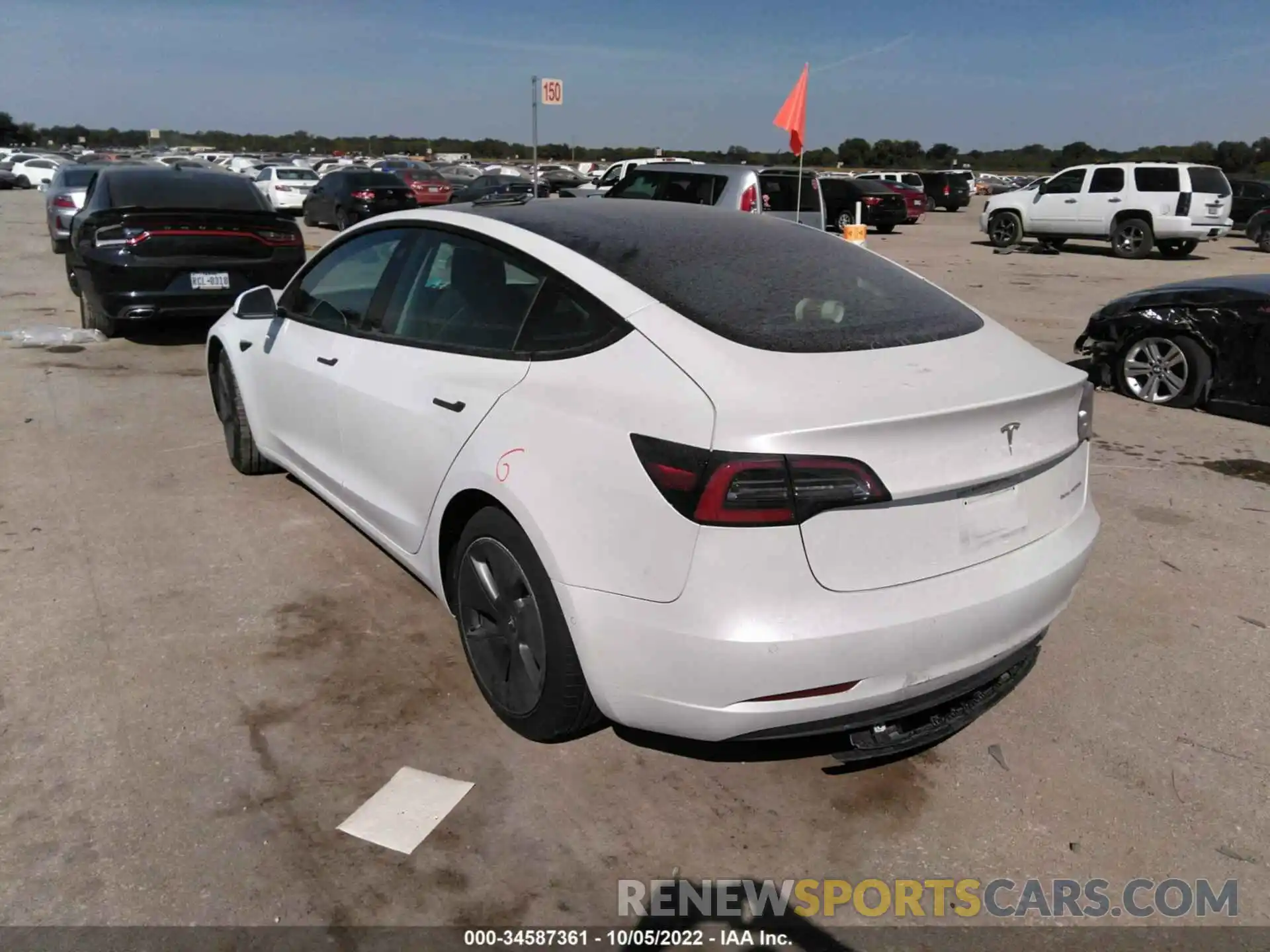 3 Photograph of a damaged car 5YJ3E1EB7NF172498 TESLA MODEL 3 2022