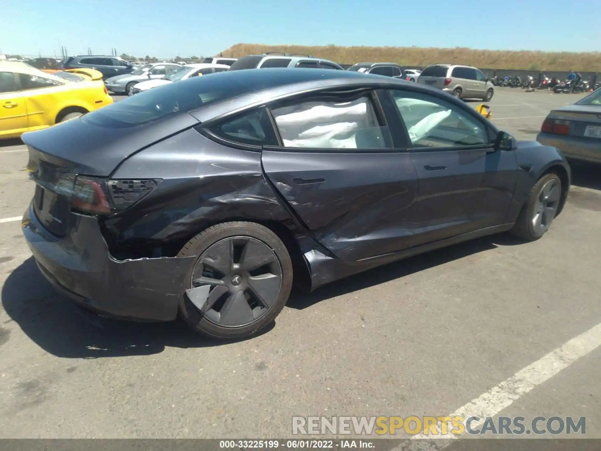 4 Photograph of a damaged car 5YJ3E1EB7NF202437 TESLA MODEL 3 2022