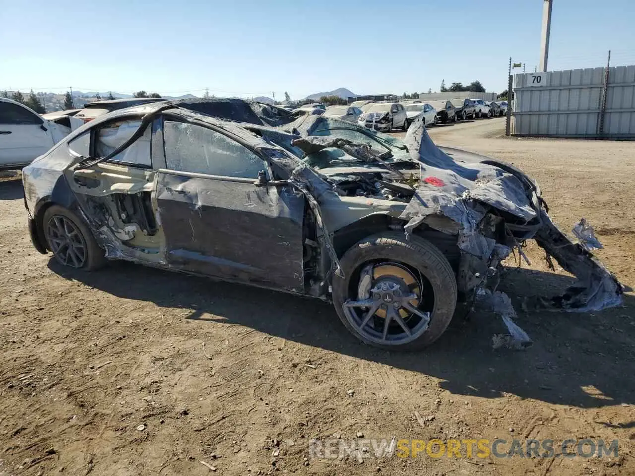 4 Photograph of a damaged car 5YJ3E1EB7NF205712 TESLA MODEL 3 2022