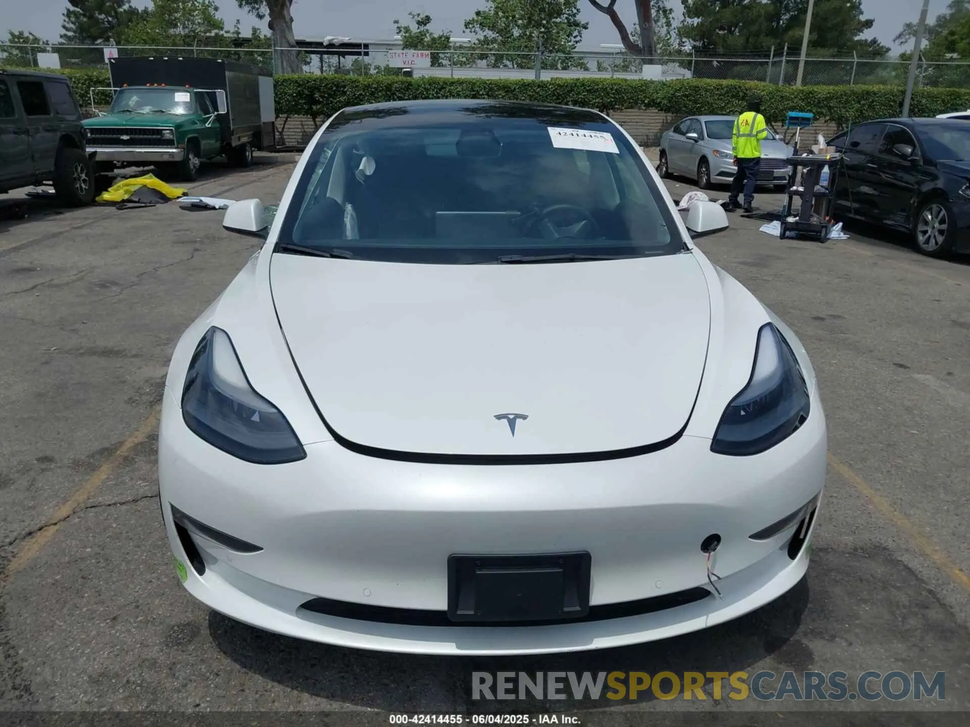12 Photograph of a damaged car 5YJ3E1EB7NF210537 TESLA MODEL 3 2022