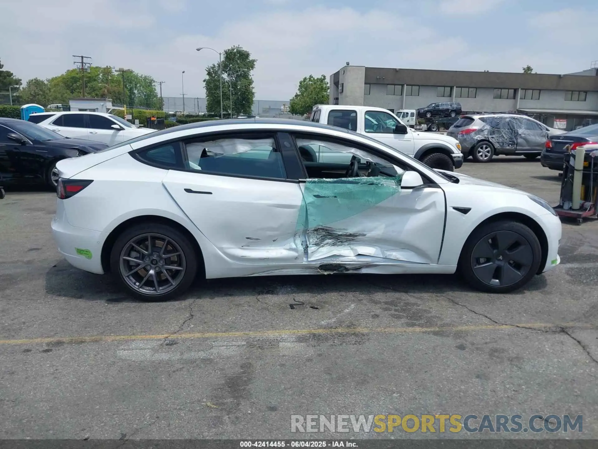 13 Photograph of a damaged car 5YJ3E1EB7NF210537 TESLA MODEL 3 2022