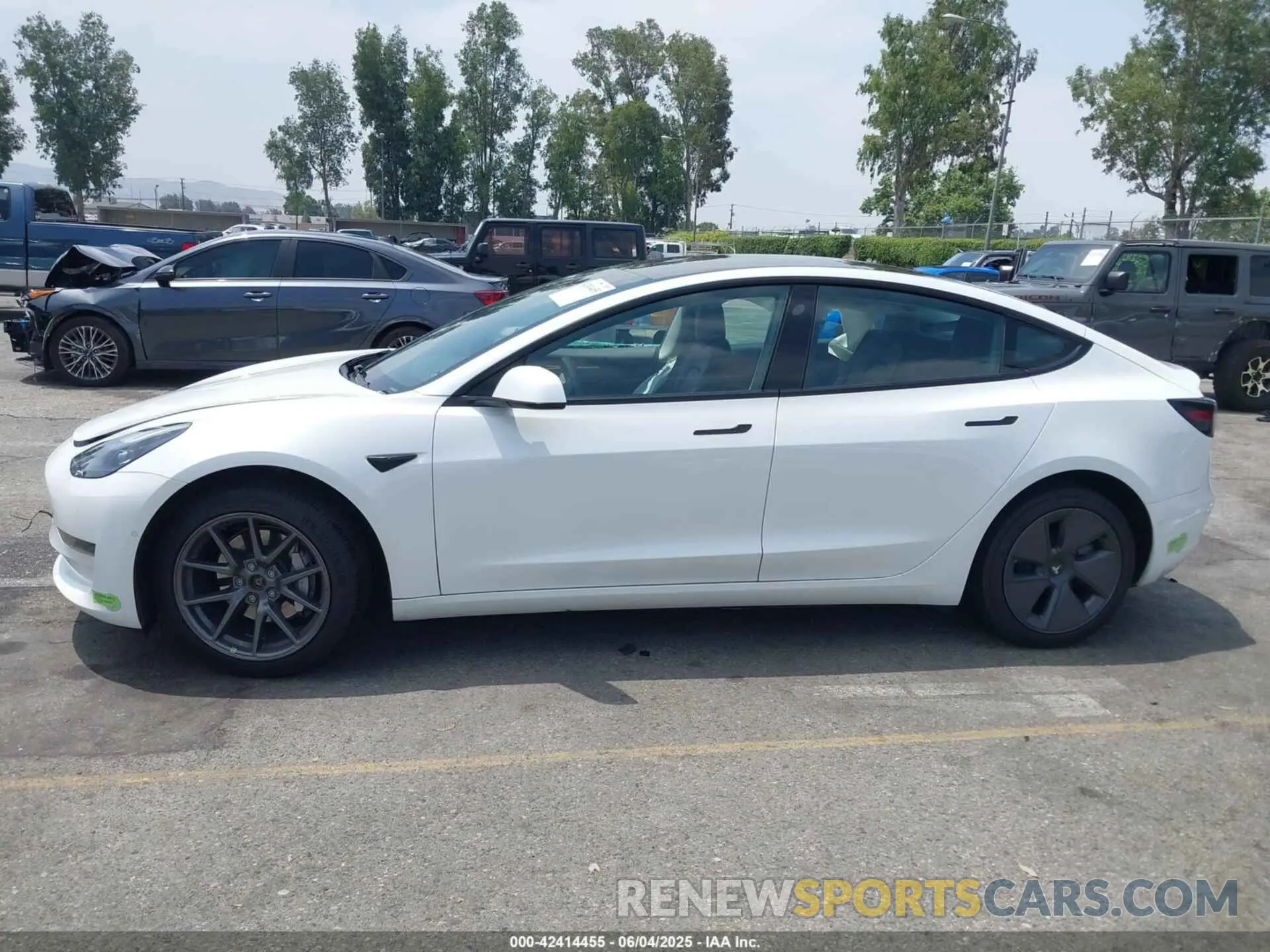 14 Photograph of a damaged car 5YJ3E1EB7NF210537 TESLA MODEL 3 2022