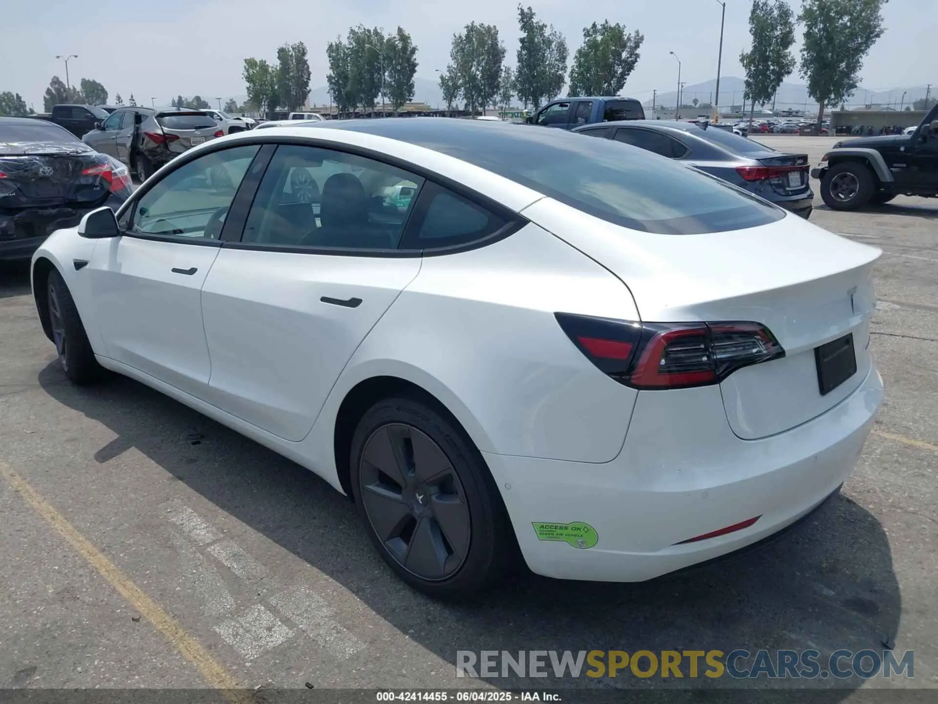 3 Photograph of a damaged car 5YJ3E1EB7NF210537 TESLA MODEL 3 2022