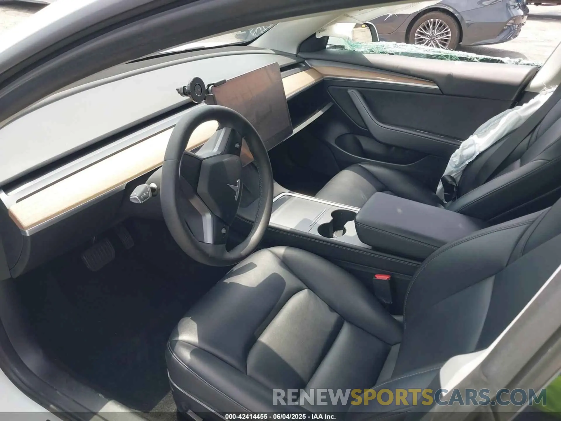 5 Photograph of a damaged car 5YJ3E1EB7NF210537 TESLA MODEL 3 2022