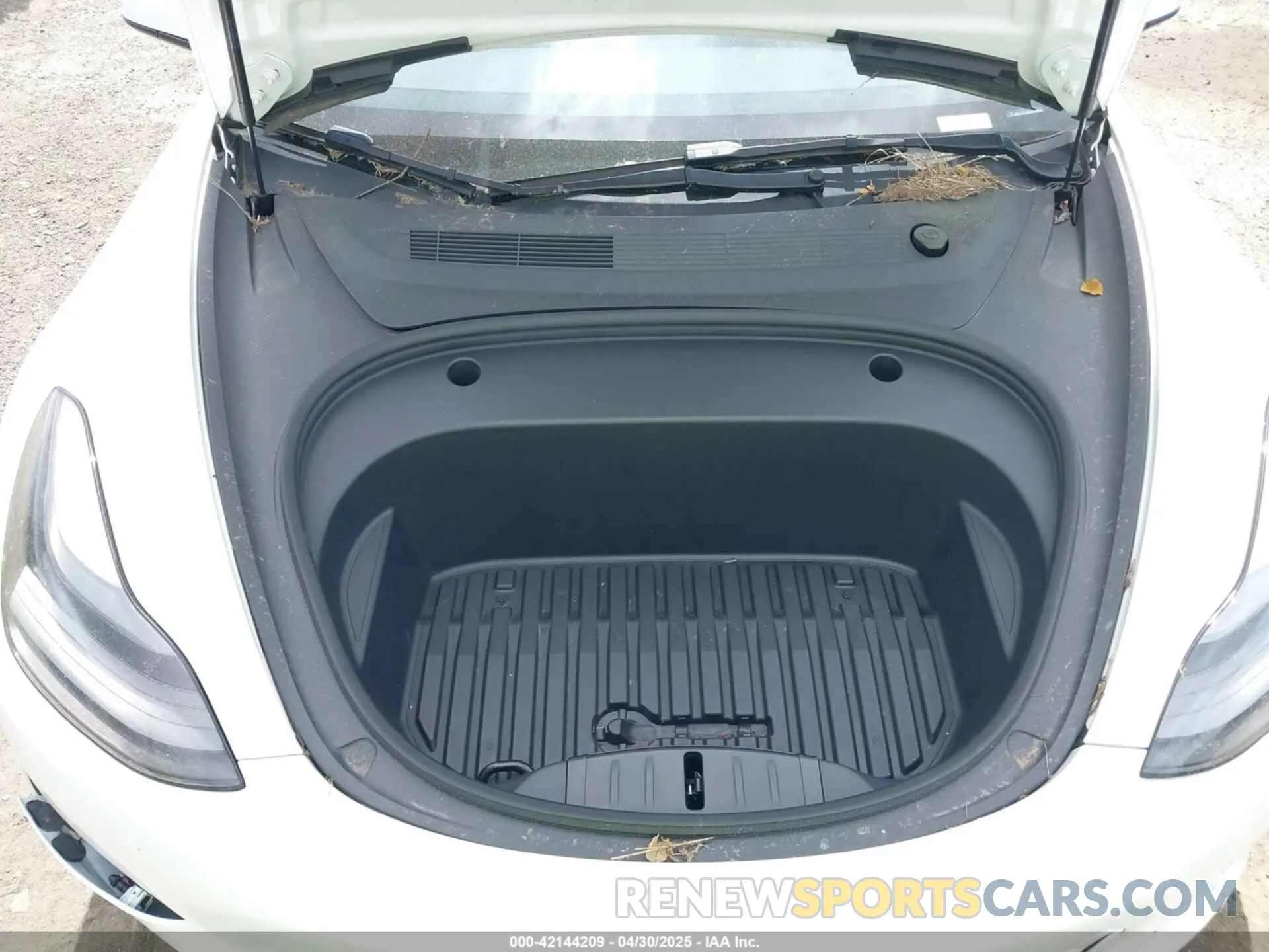 10 Photograph of a damaged car 5YJ3E1EB7NF230514 TESLA MODEL 3 2022