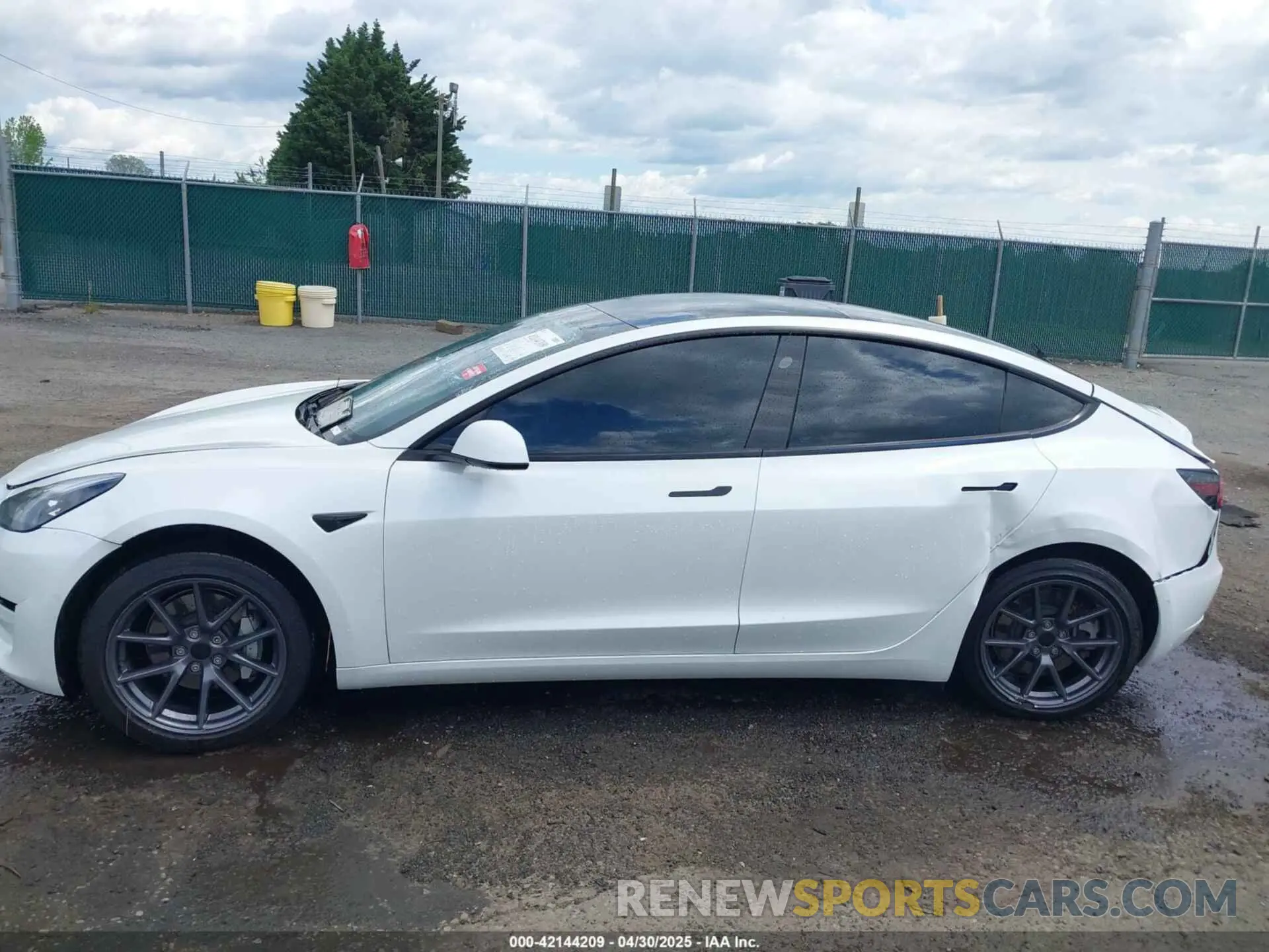 14 Photograph of a damaged car 5YJ3E1EB7NF230514 TESLA MODEL 3 2022