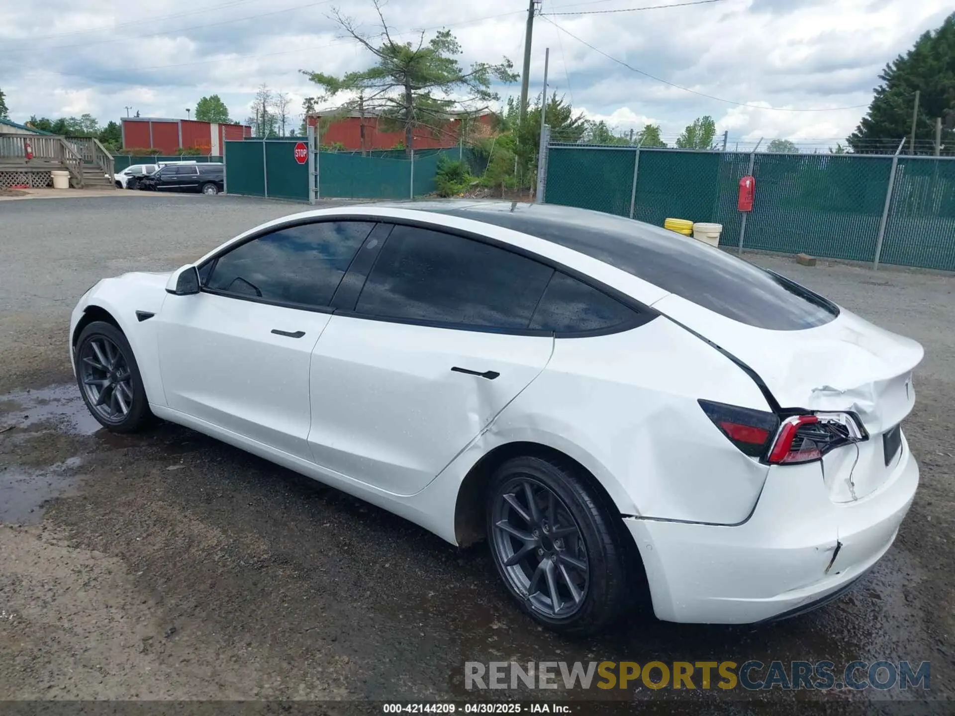 3 Photograph of a damaged car 5YJ3E1EB7NF230514 TESLA MODEL 3 2022