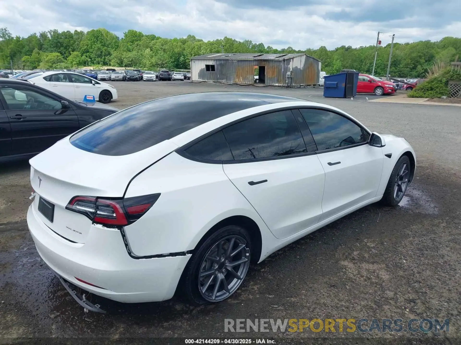 4 Photograph of a damaged car 5YJ3E1EB7NF230514 TESLA MODEL 3 2022