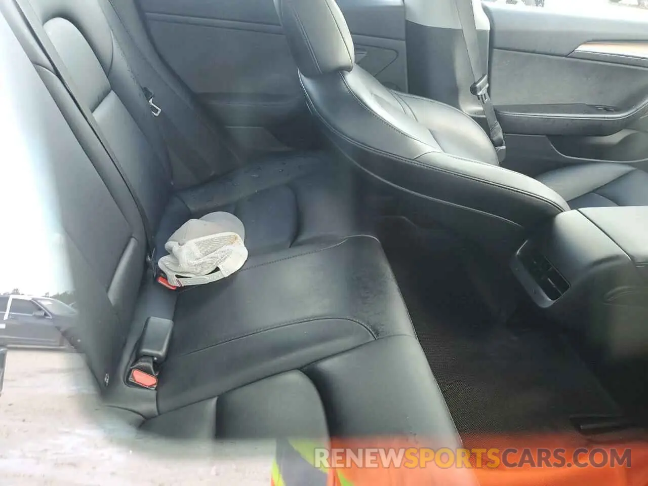 10 Photograph of a damaged car 5YJ3E1EB7NF233574 TESLA MODEL 3 2022