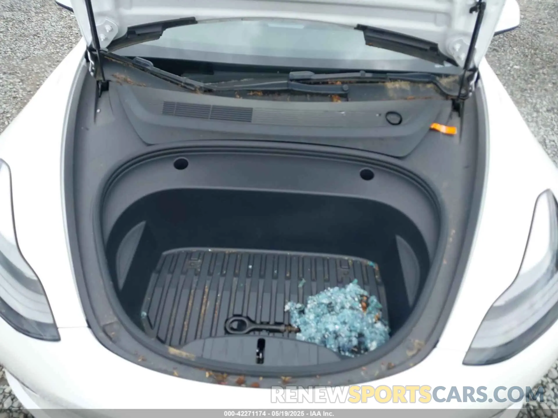 10 Photograph of a damaged car 5YJ3E1EB7NF256997 TESLA MODEL 3 2022