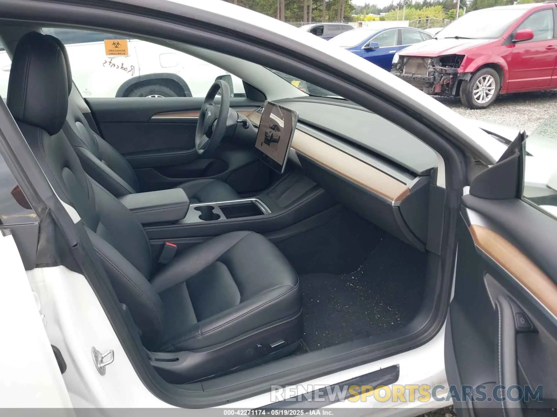 5 Photograph of a damaged car 5YJ3E1EB7NF256997 TESLA MODEL 3 2022
