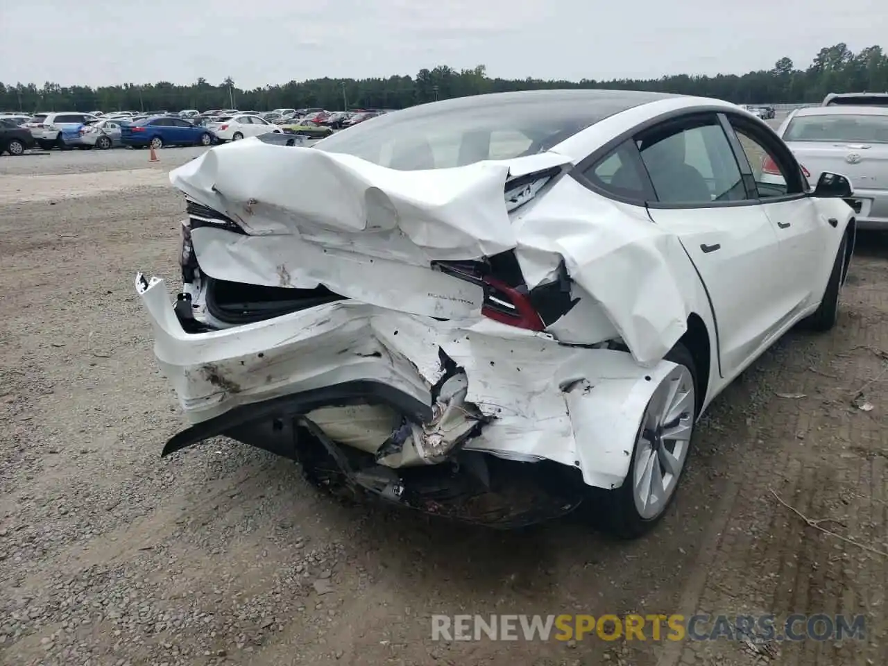 4 Photograph of a damaged car 5YJ3E1EB7NF258653 TESLA MODEL 3 2022