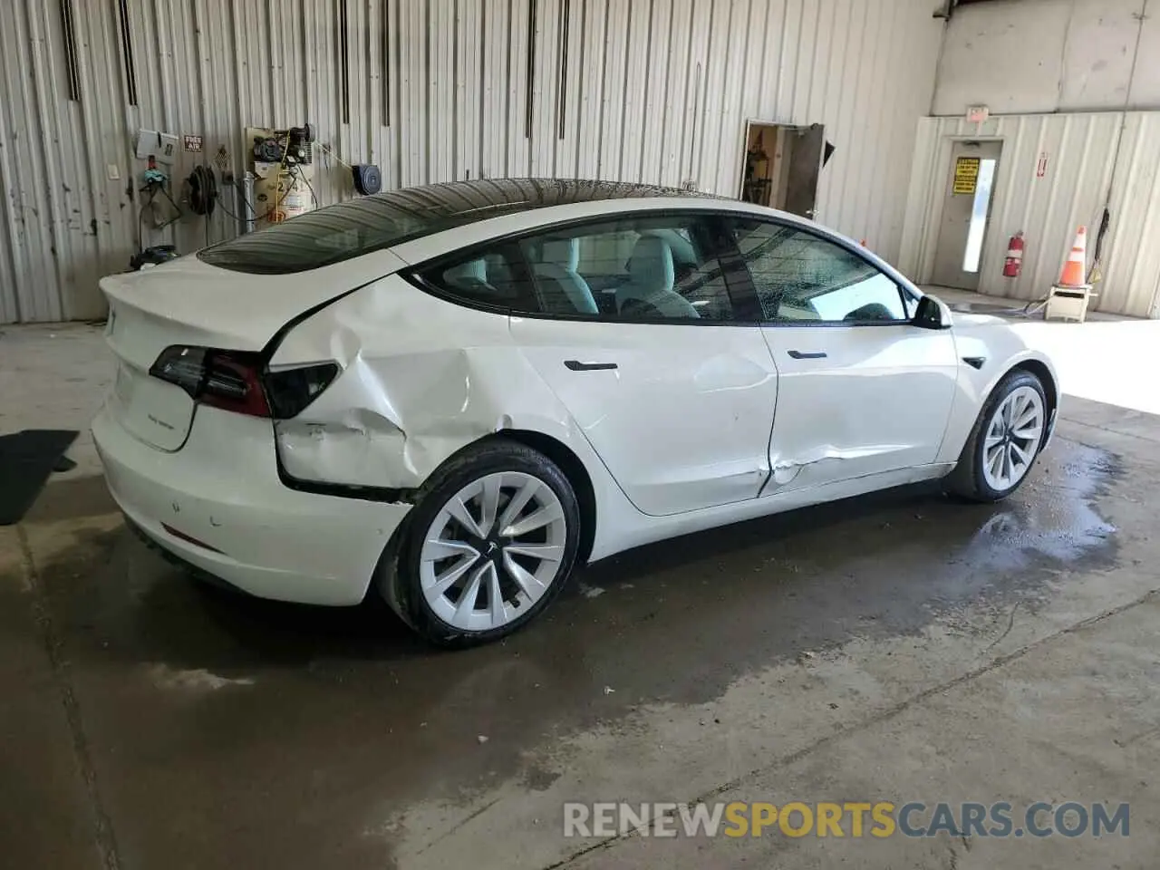 3 Photograph of a damaged car 5YJ3E1EB7NF261178 TESLA MODEL 3 2022