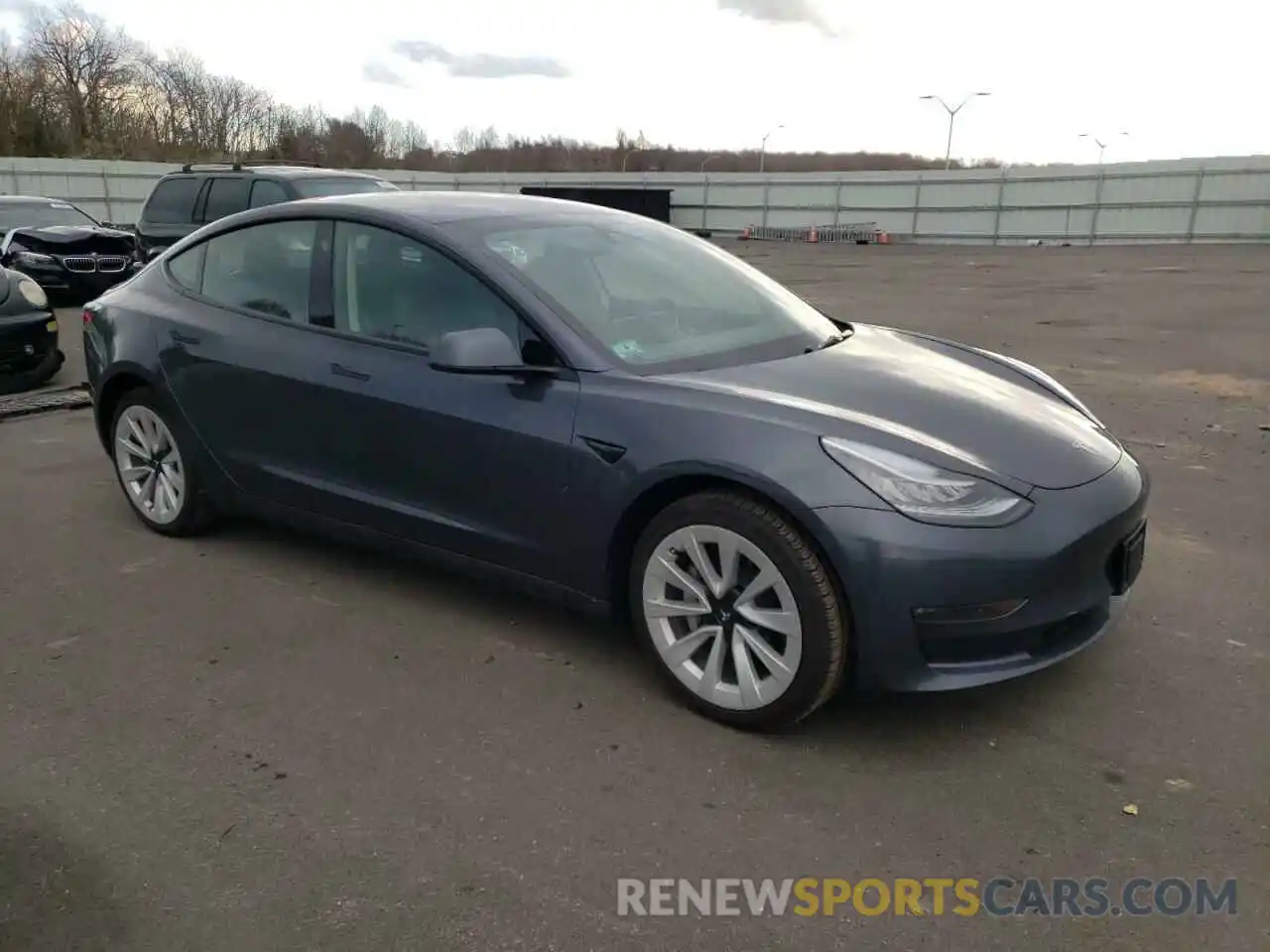 4 Photograph of a damaged car 5YJ3E1EB7NF262833 TESLA MODEL 3 2022