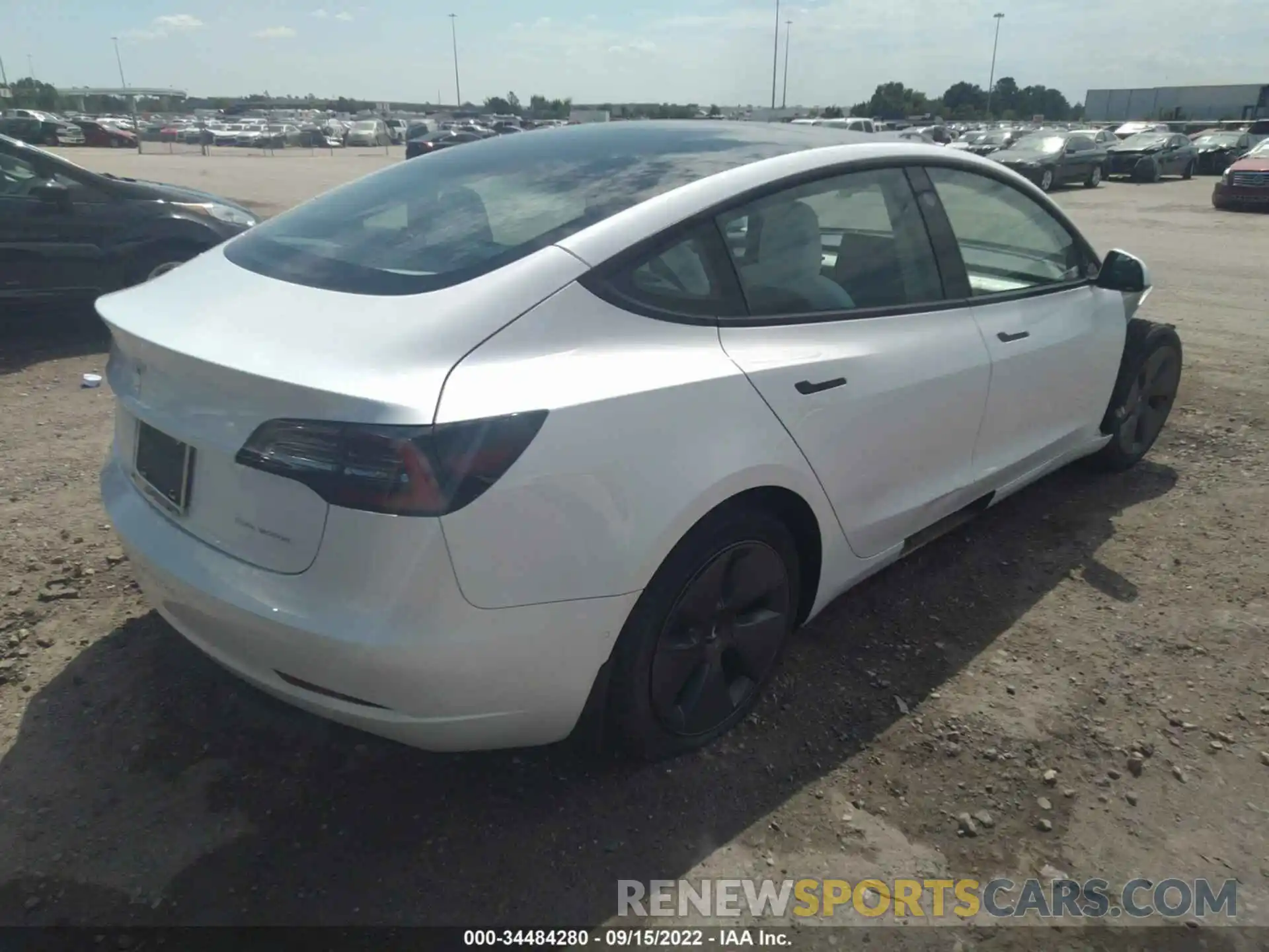 4 Photograph of a damaged car 5YJ3E1EB7NF269815 TESLA MODEL 3 2022