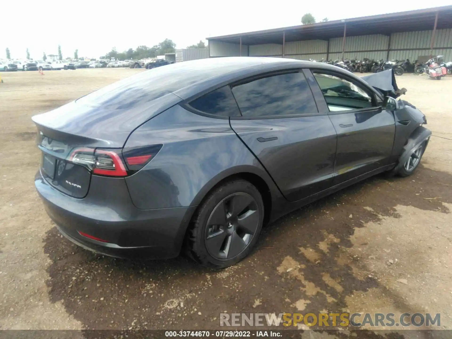 4 Photograph of a damaged car 5YJ3E1EB7NF275730 TESLA MODEL 3 2022