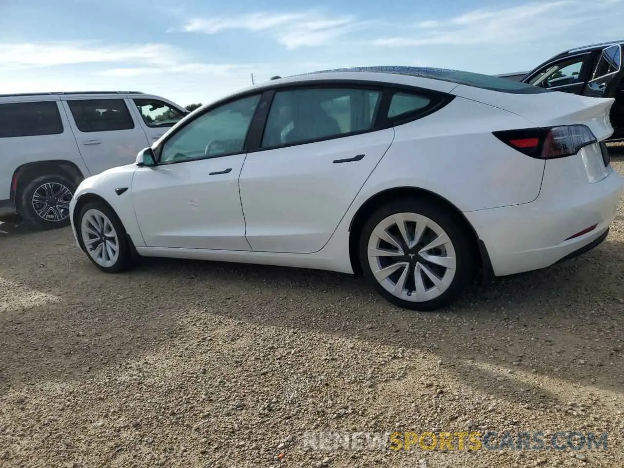2 Photograph of a damaged car 5YJ3E1EB7NF276845 TESLA MODEL 3 2022