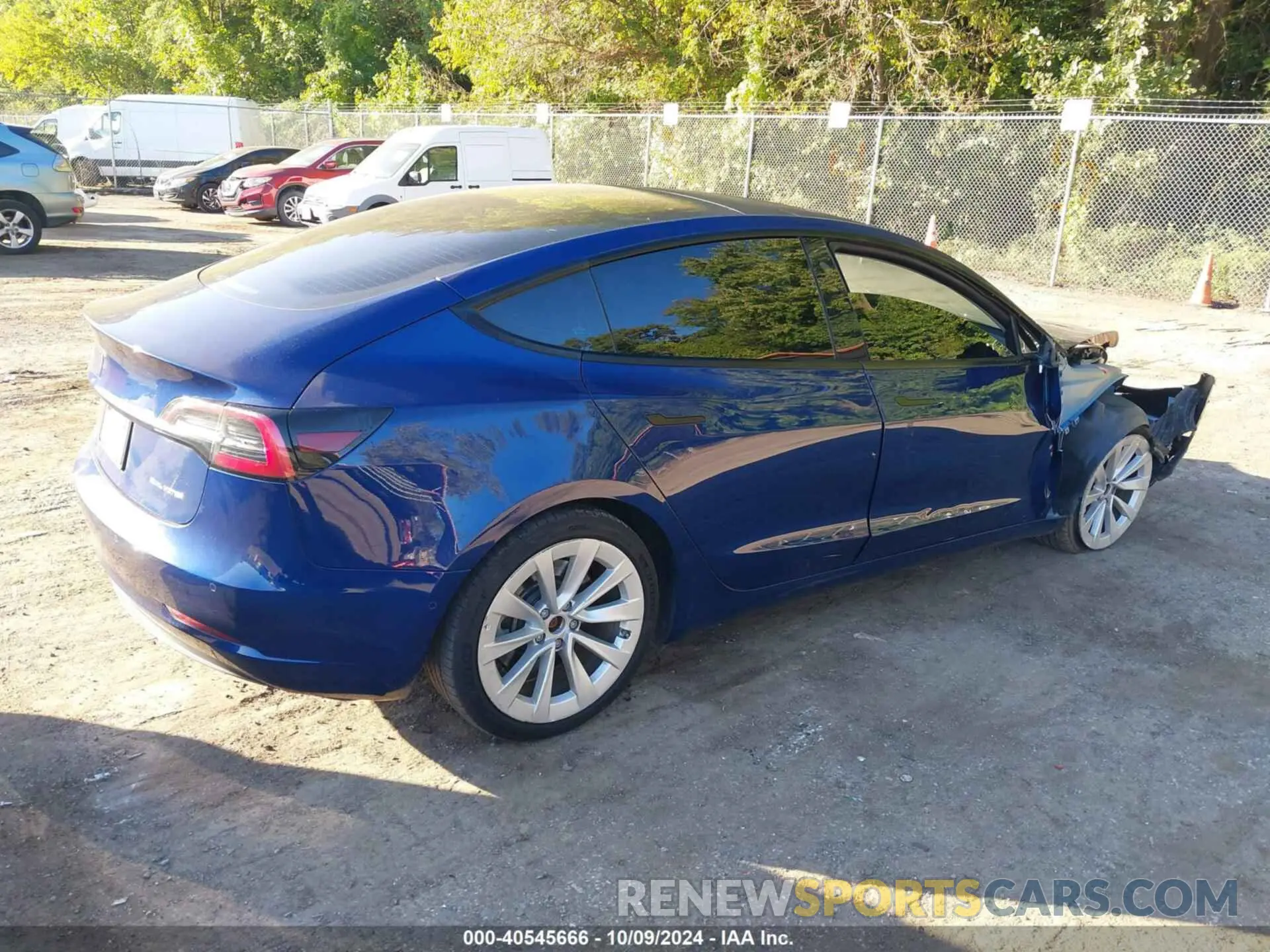 4 Photograph of a damaged car 5YJ3E1EB7NF289420 TESLA MODEL 3 2022