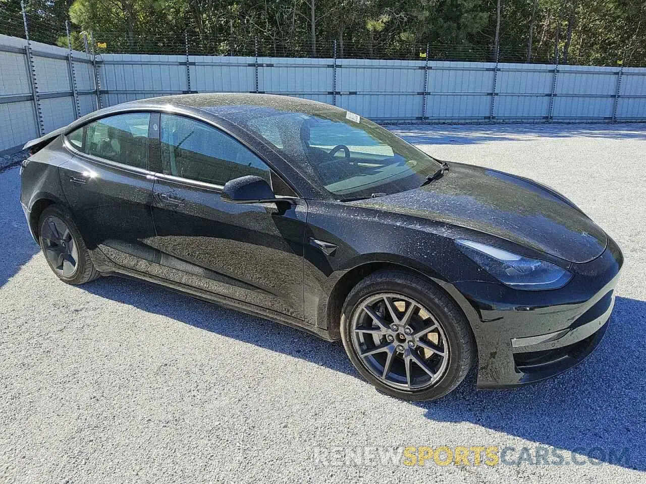 4 Photograph of a damaged car 5YJ3E1EB7NF289594 TESLA MODEL 3 2022