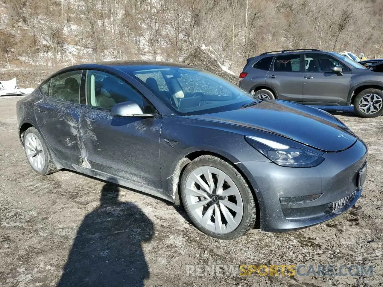 4 Photograph of a damaged car 5YJ3E1EB7NF345727 TESLA MODEL 3 2022