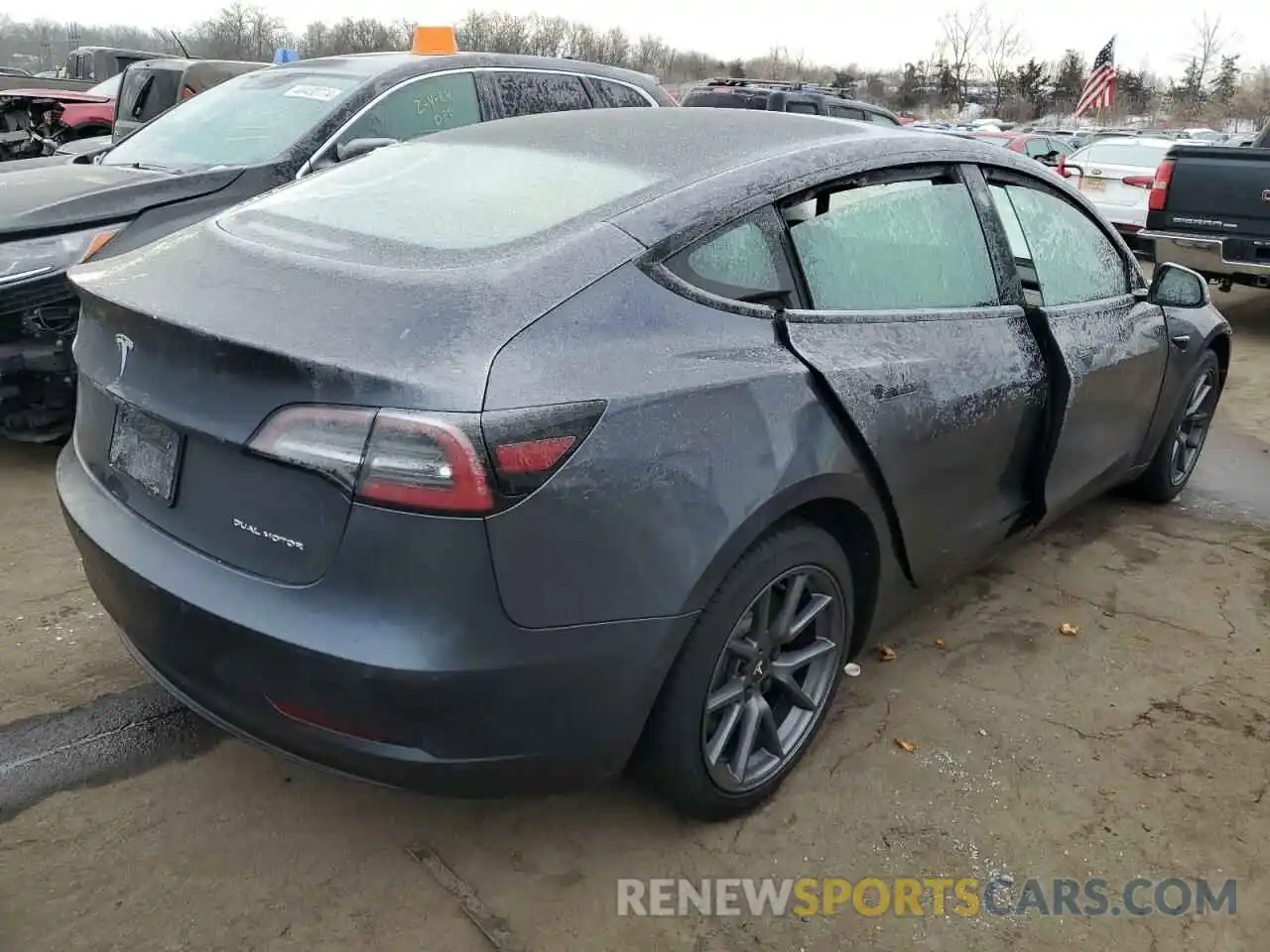 3 Photograph of a damaged car 5YJ3E1EB7NF349809 TESLA MODEL 3 2022