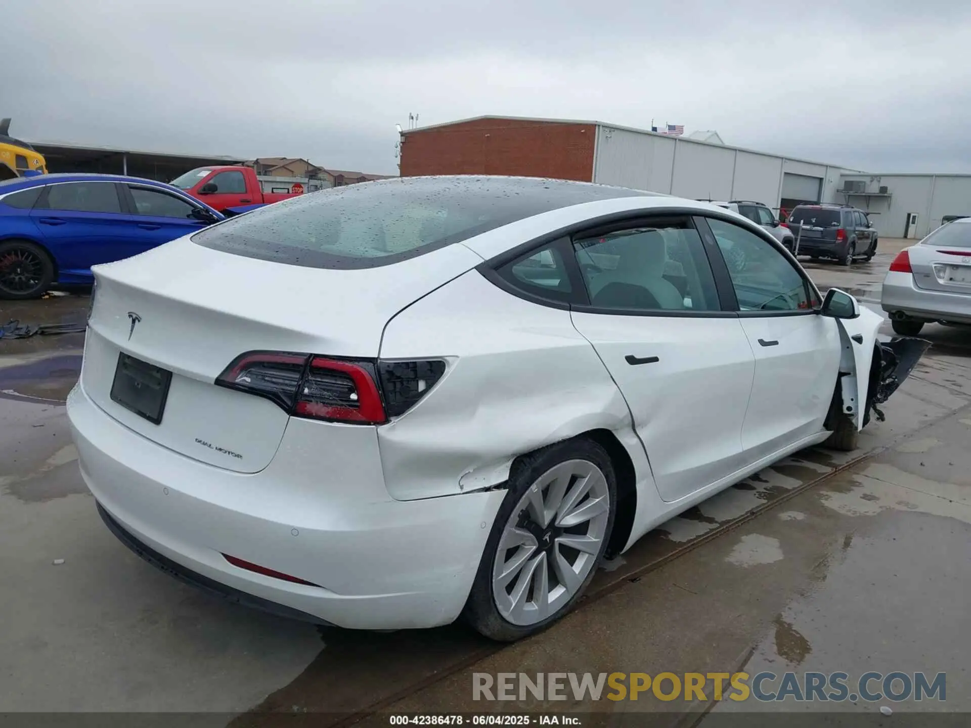 4 Photograph of a damaged car 5YJ3E1EB7NF355688 TESLA MODEL 3 2022