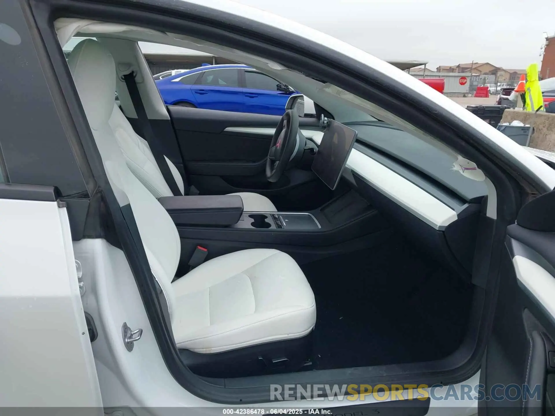 5 Photograph of a damaged car 5YJ3E1EB7NF355688 TESLA MODEL 3 2022