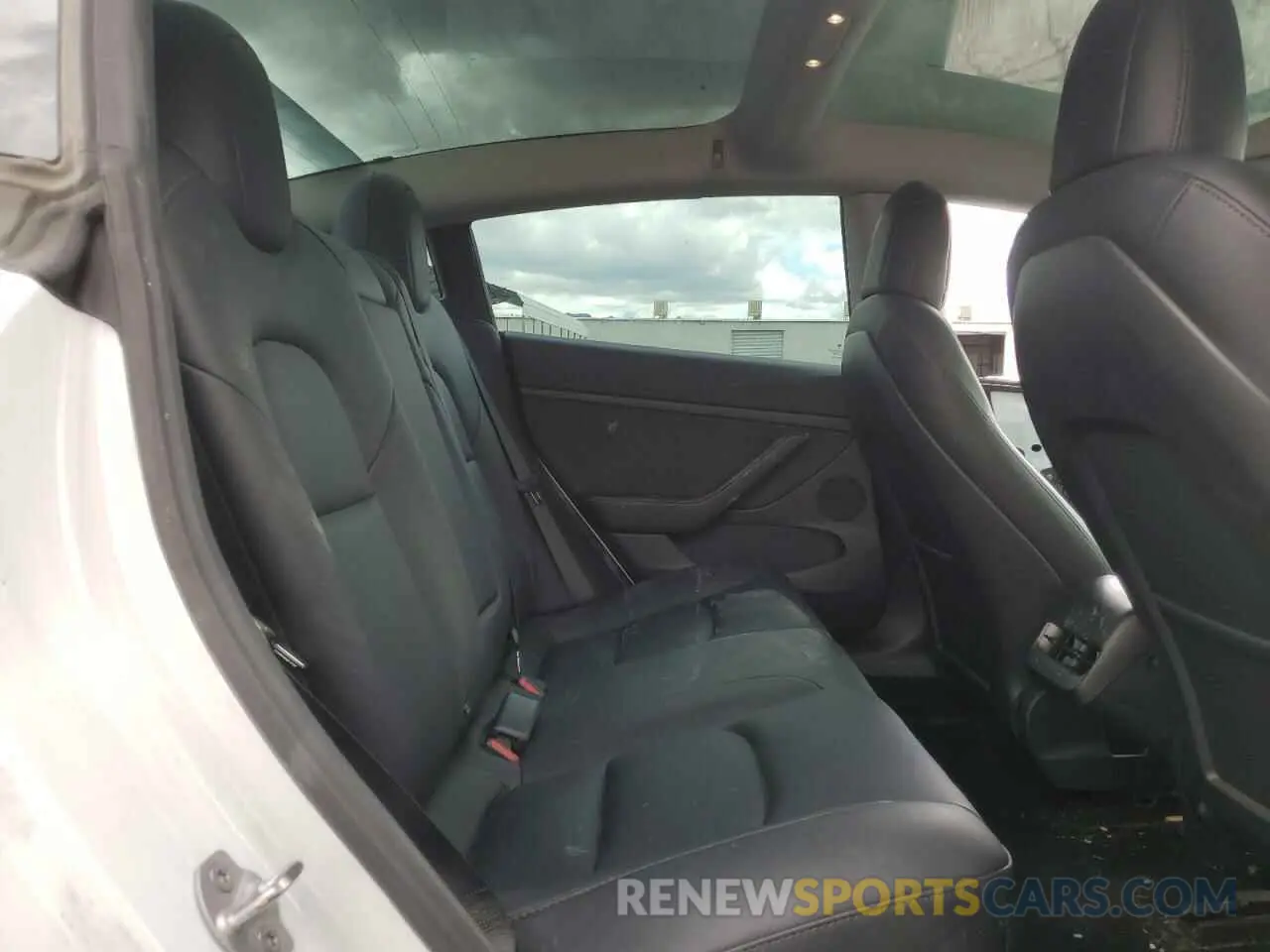 10 Photograph of a damaged car 5YJ3E1EB7NF365962 TESLA MODEL 3 2022