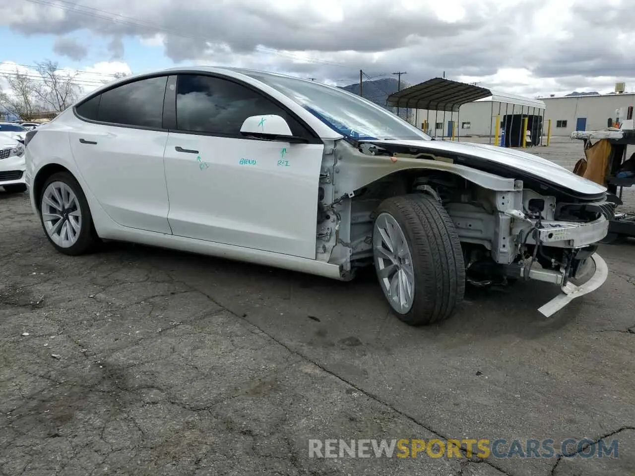 4 Photograph of a damaged car 5YJ3E1EB7NF365962 TESLA MODEL 3 2022