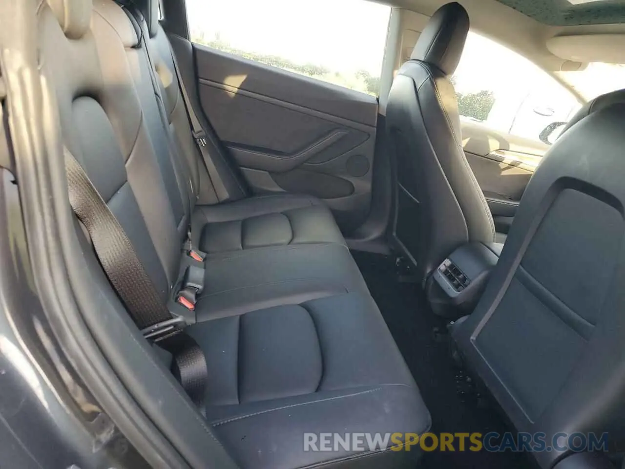 10 Photograph of a damaged car 5YJ3E1EB8NF104288 TESLA MODEL 3 2022