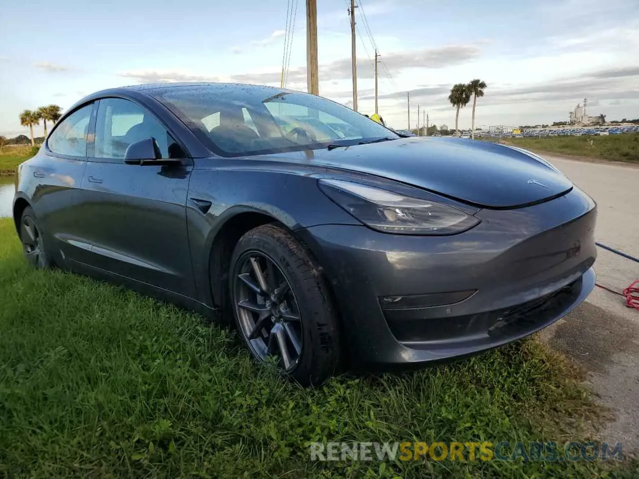 4 Photograph of a damaged car 5YJ3E1EB8NF104288 TESLA MODEL 3 2022