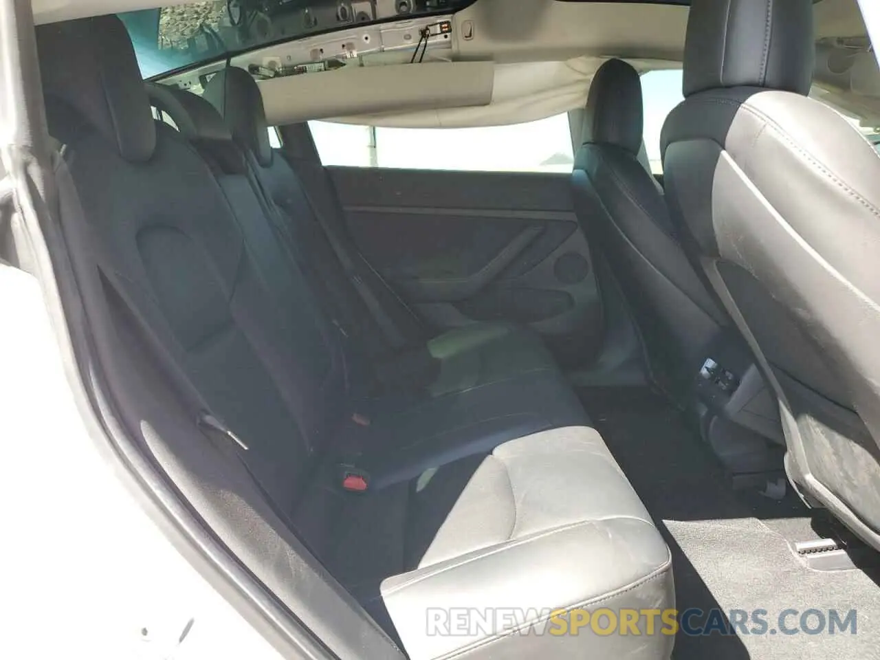 10 Photograph of a damaged car 5YJ3E1EB8NF120555 TESLA MODEL 3 2022