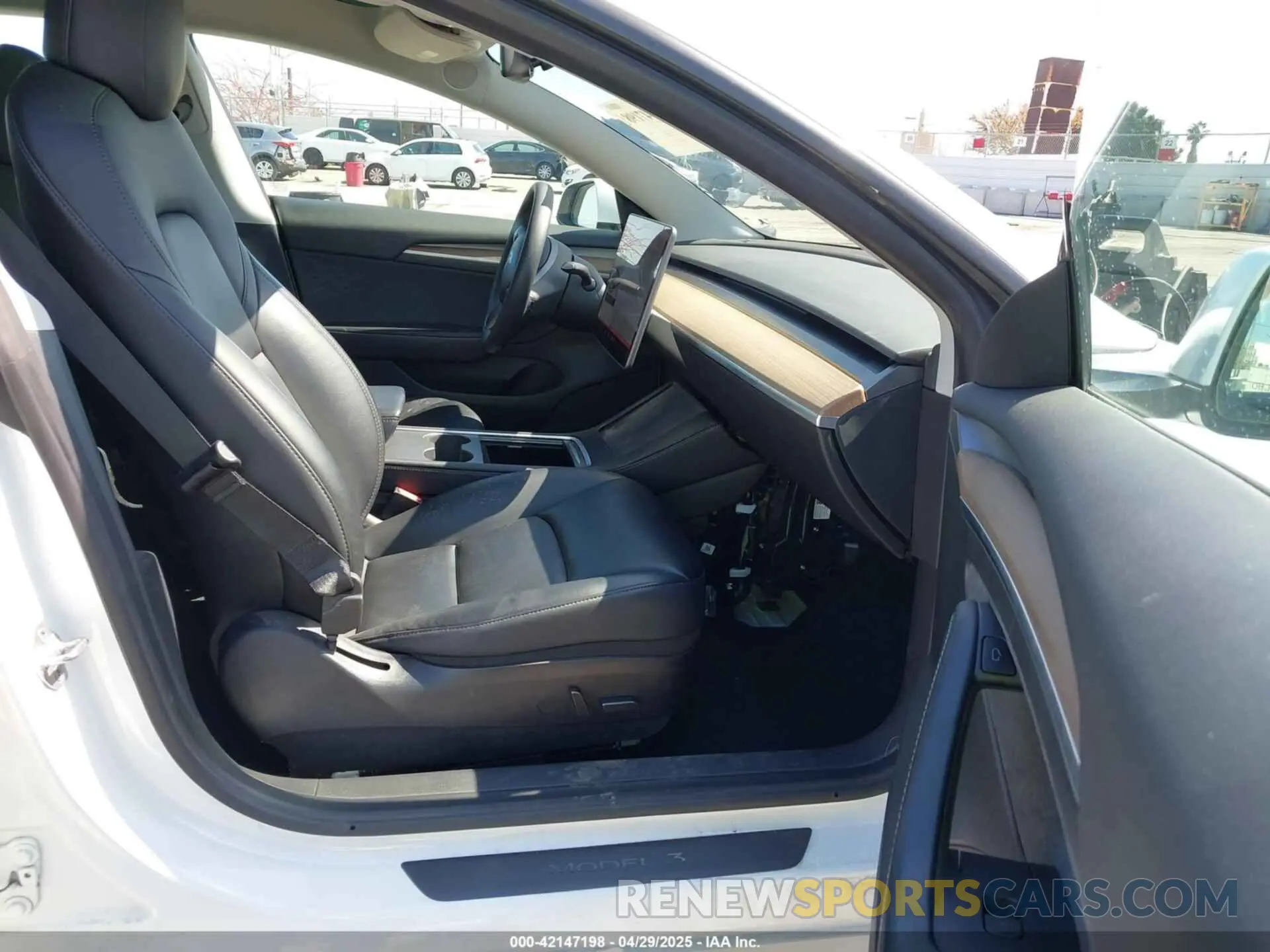 5 Photograph of a damaged car 5YJ3E1EB8NF127361 TESLA MODEL 3 2022