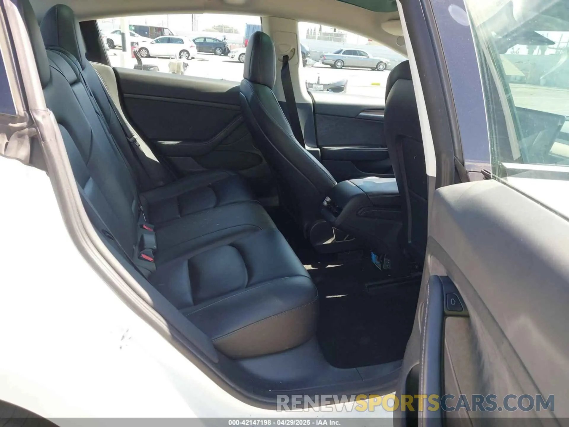 8 Photograph of a damaged car 5YJ3E1EB8NF127361 TESLA MODEL 3 2022