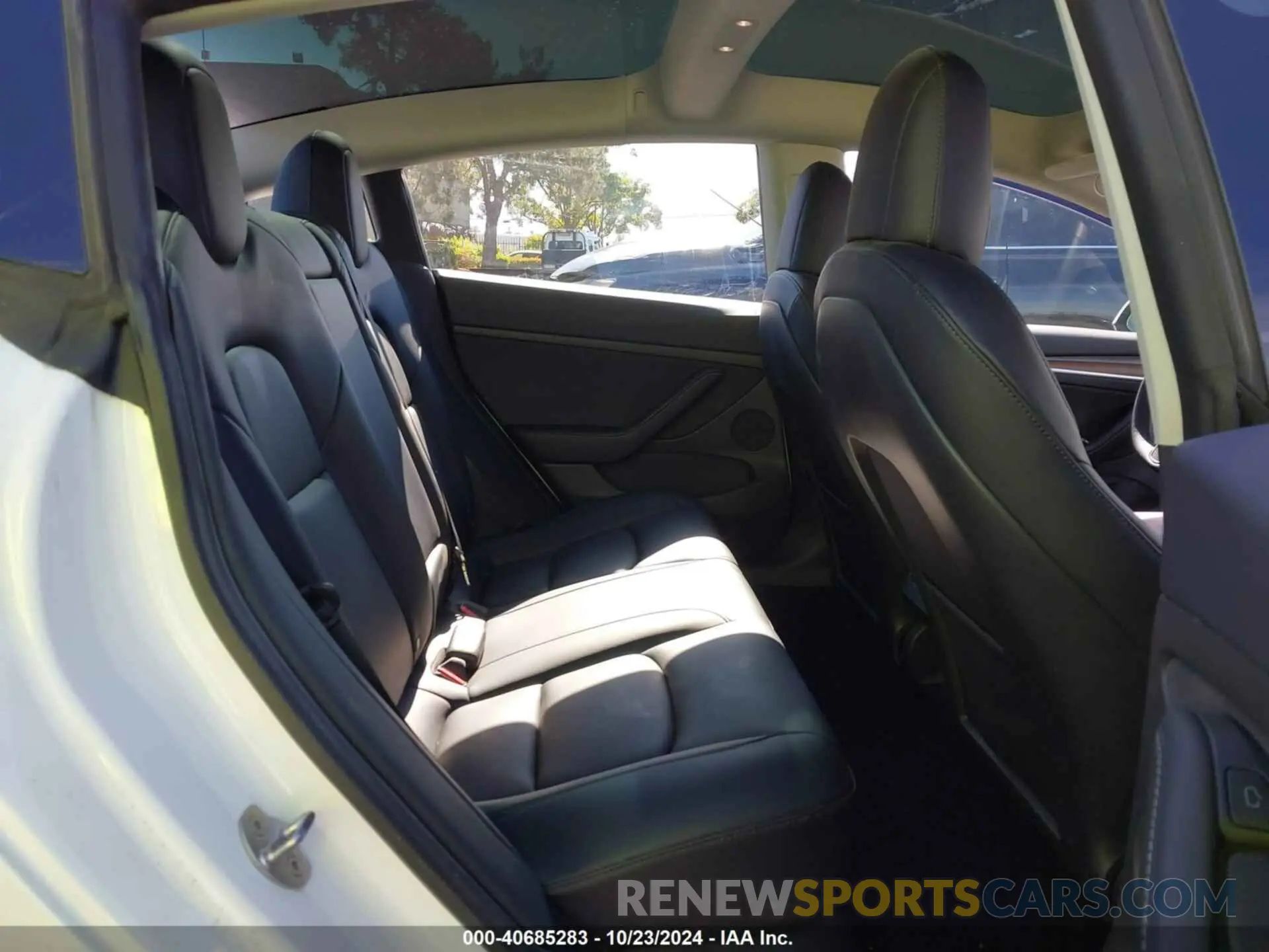8 Photograph of a damaged car 5YJ3E1EB8NF137226 TESLA MODEL 3 2022