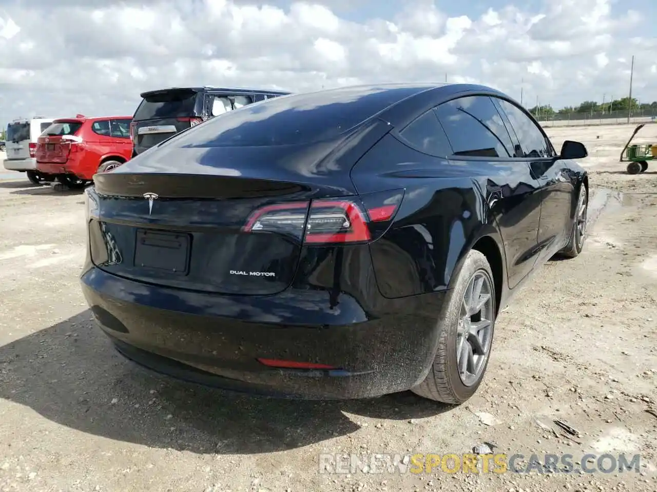 4 Photograph of a damaged car 5YJ3E1EB8NF152387 TESLA MODEL 3 2022