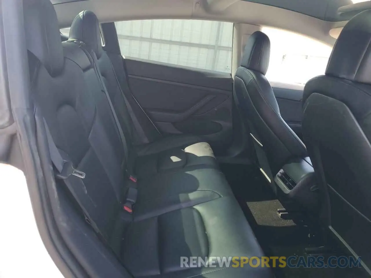 10 Photograph of a damaged car 5YJ3E1EB8NF156195 TESLA MODEL 3 2022