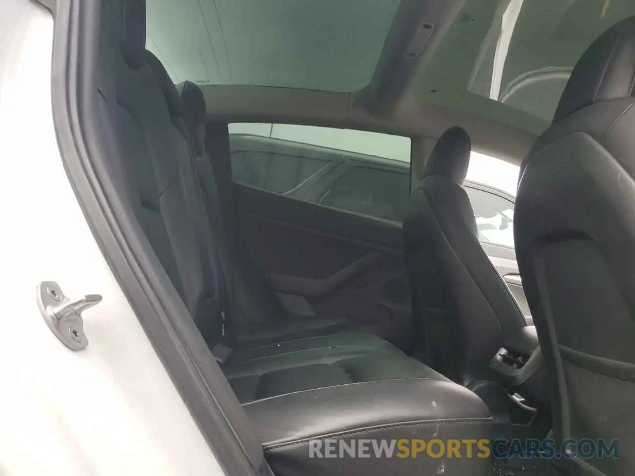 10 Photograph of a damaged car 5YJ3E1EB8NF169819 TESLA MODEL 3 2022