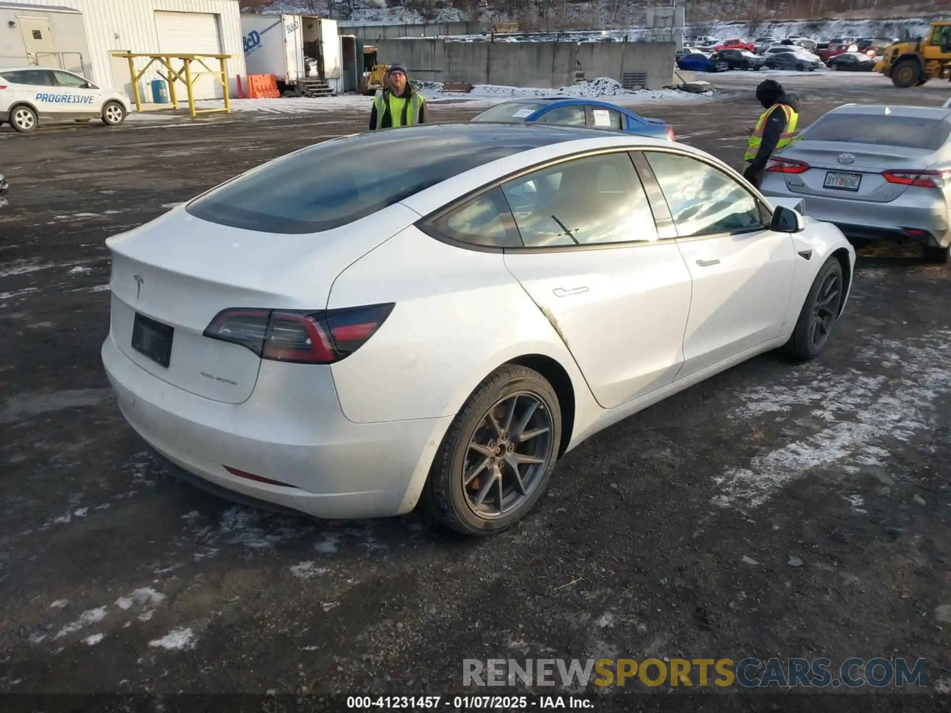 4 Photograph of a damaged car 5YJ3E1EB8NF183736 TESLA MODEL 3 2022