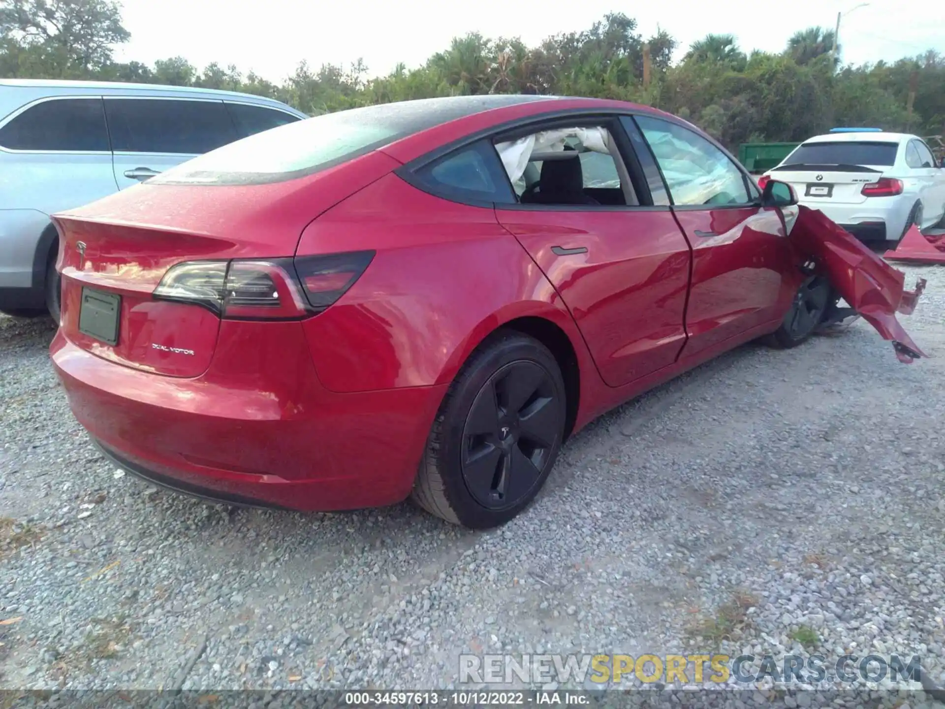 4 Photograph of a damaged car 5YJ3E1EB8NF184000 TESLA MODEL 3 2022