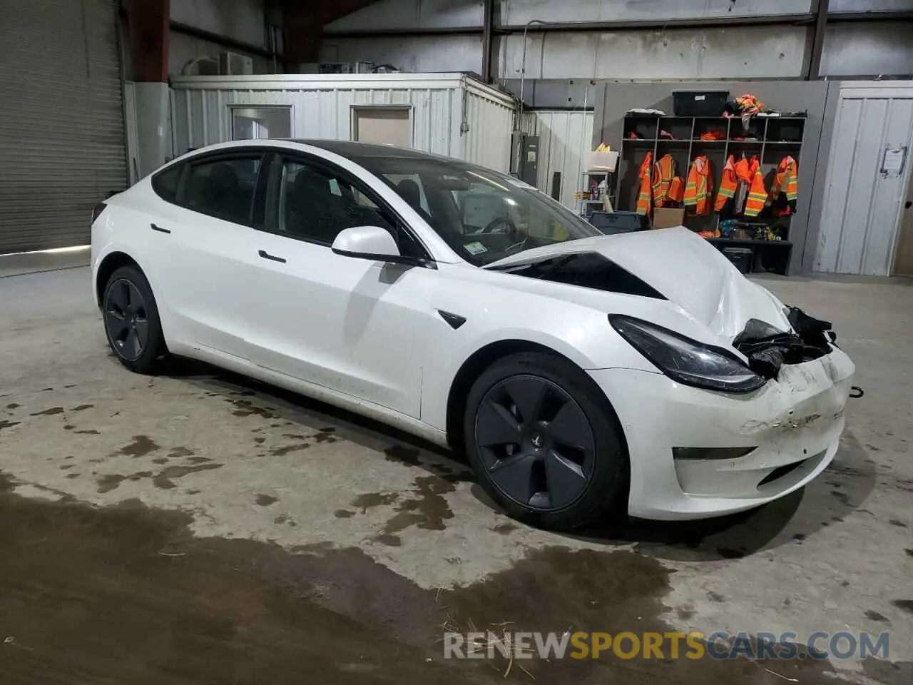 4 Photograph of a damaged car 5YJ3E1EB8NF192713 TESLA MODEL 3 2022