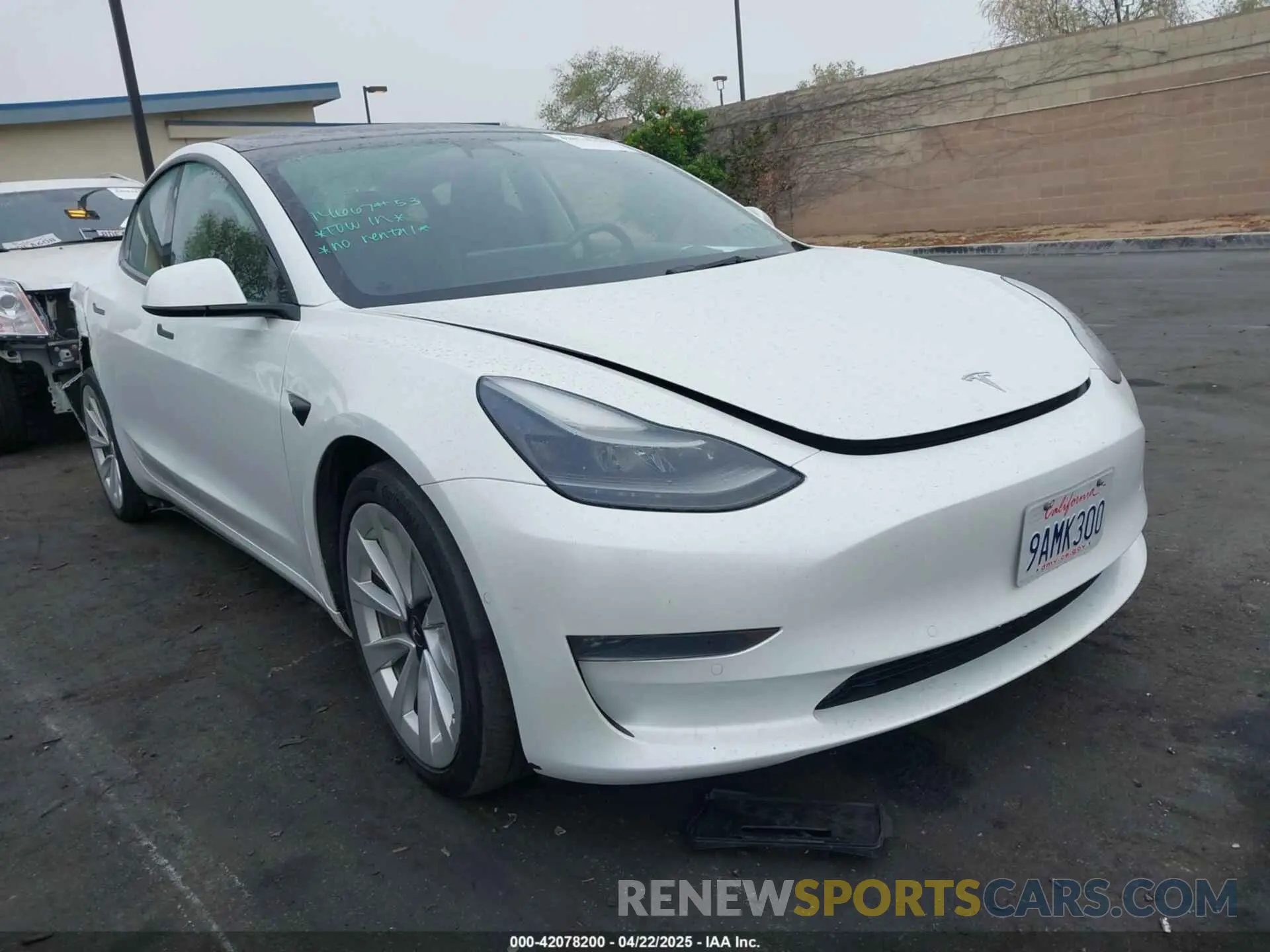 1 Photograph of a damaged car 5YJ3E1EB8NF195708 TESLA MODEL 3 2022