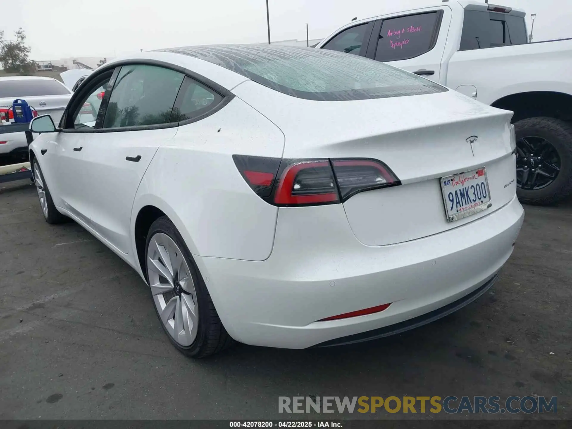 3 Photograph of a damaged car 5YJ3E1EB8NF195708 TESLA MODEL 3 2022