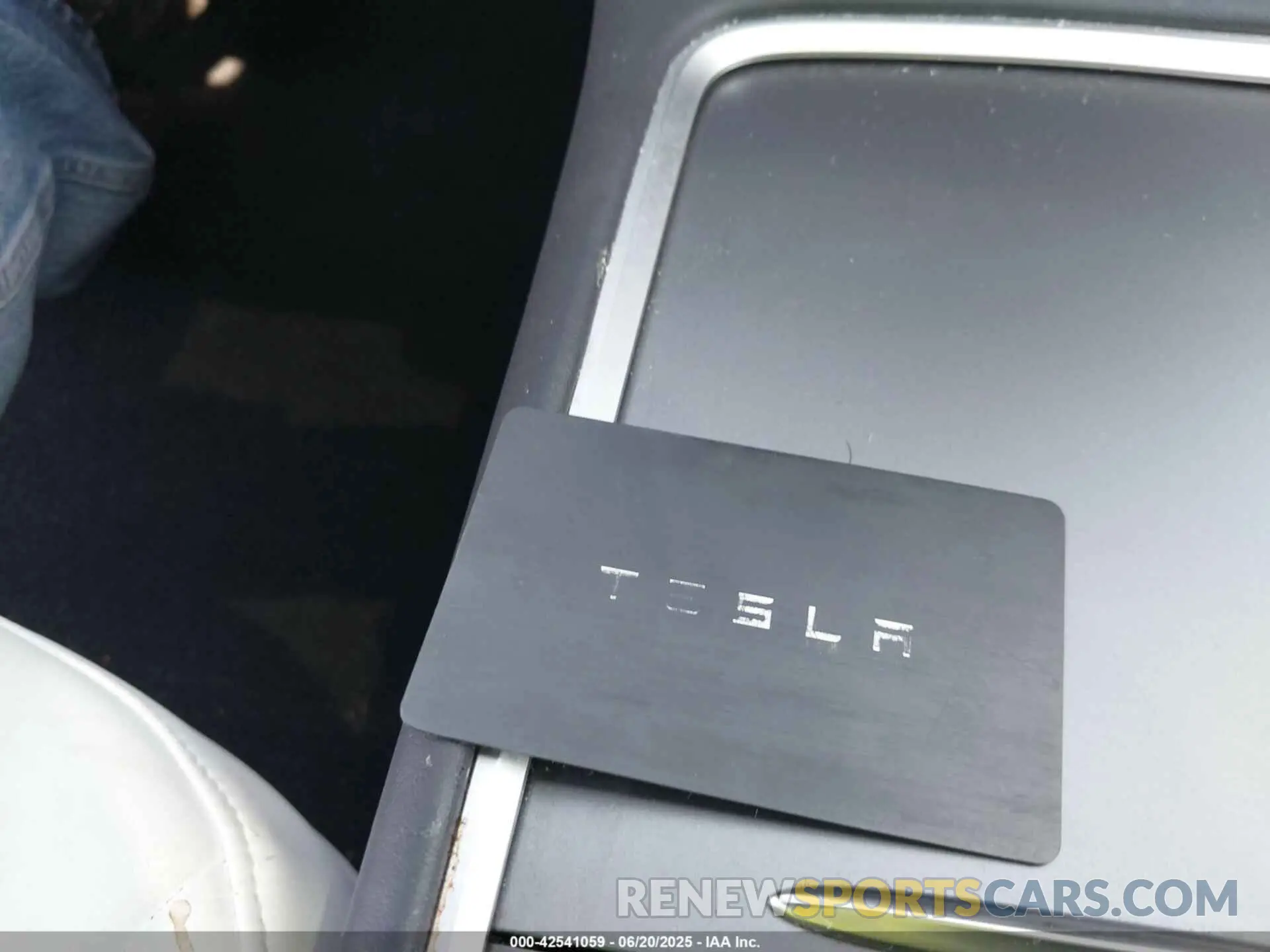 11 Photograph of a damaged car 5YJ3E1EB8NF199712 TESLA MODEL 3 2022