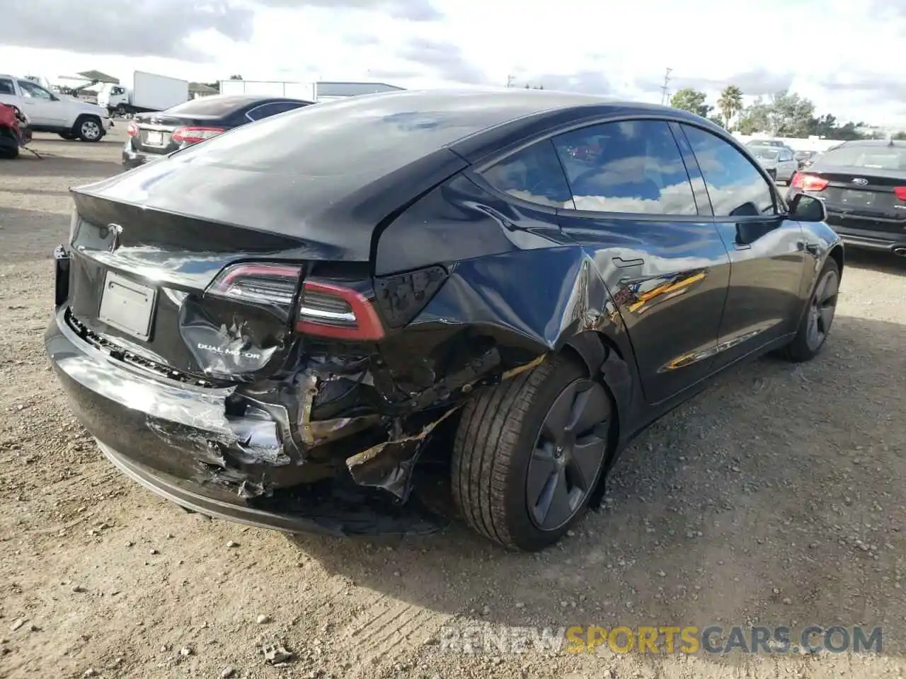 4 Photograph of a damaged car 5YJ3E1EB8NF200258 TESLA MODEL 3 2022