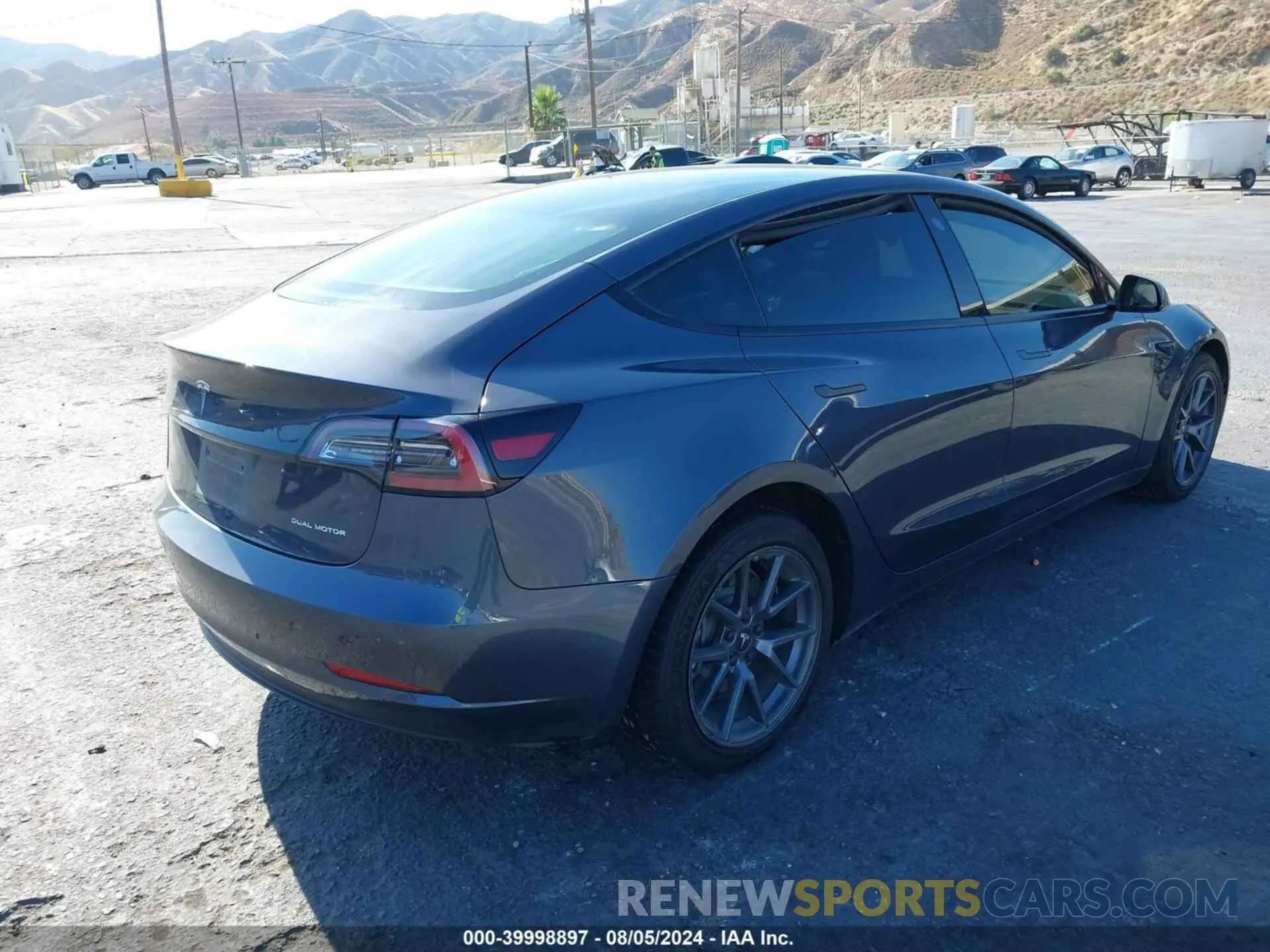 4 Photograph of a damaged car 5YJ3E1EB8NF206593 TESLA MODEL 3 2022