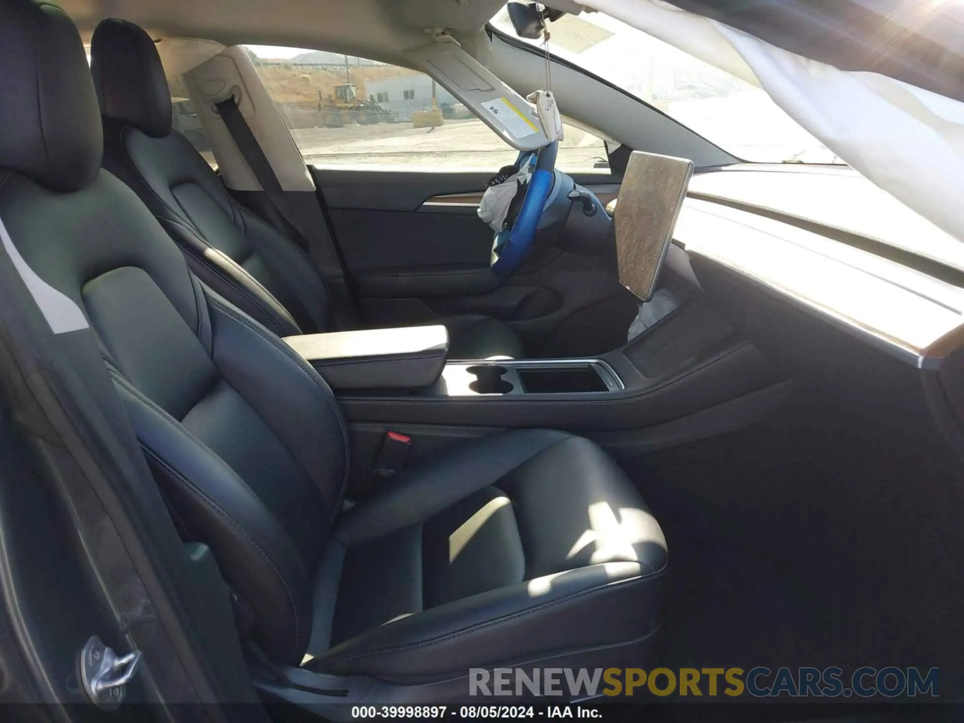 5 Photograph of a damaged car 5YJ3E1EB8NF206593 TESLA MODEL 3 2022