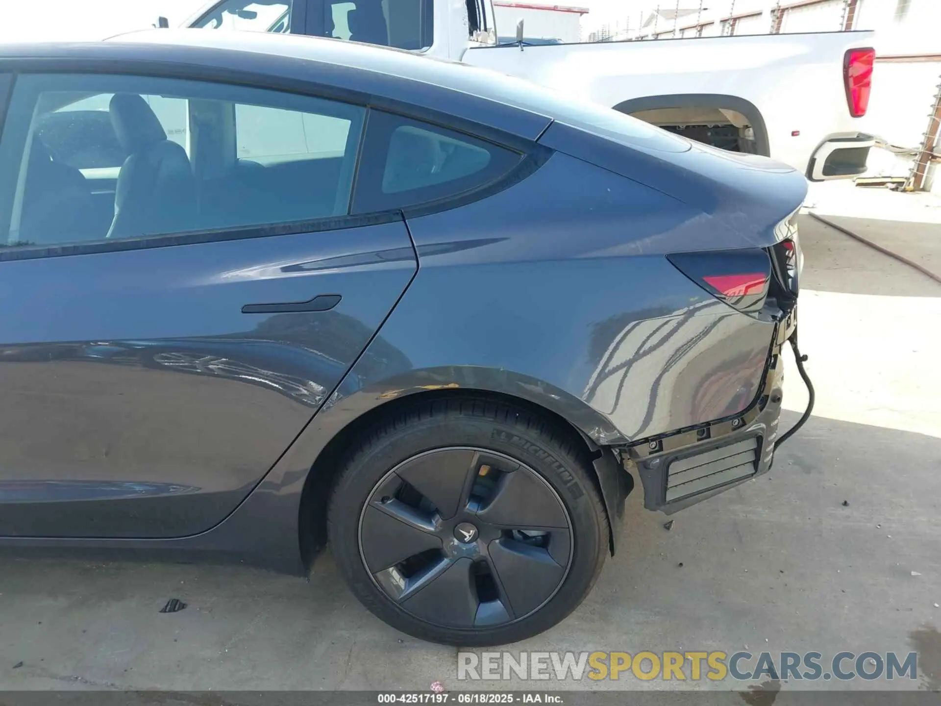 20 Photograph of a damaged car 5YJ3E1EB8NF206951 TESLA MODEL 3 2022