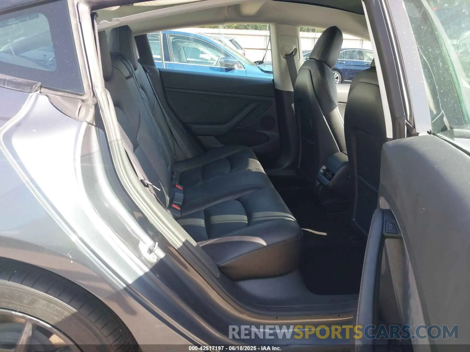 8 Photograph of a damaged car 5YJ3E1EB8NF206951 TESLA MODEL 3 2022